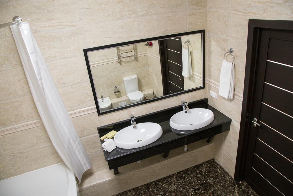 Business Hotel Алматы Экстерьер фото